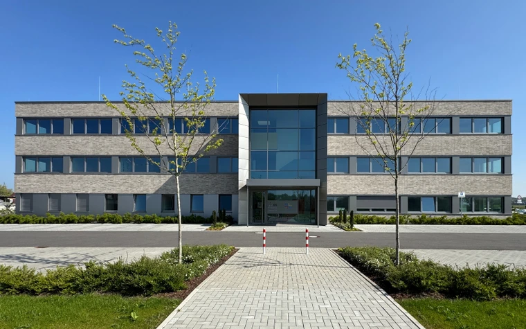 VERWALTUNGSGEBÄUDE 