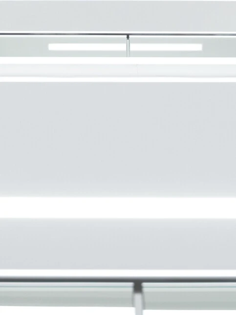 Ein moderner, heller Innenraum mit weißen Wänden und Glasgeländern, der auf eine Treppe hinunterblickt.